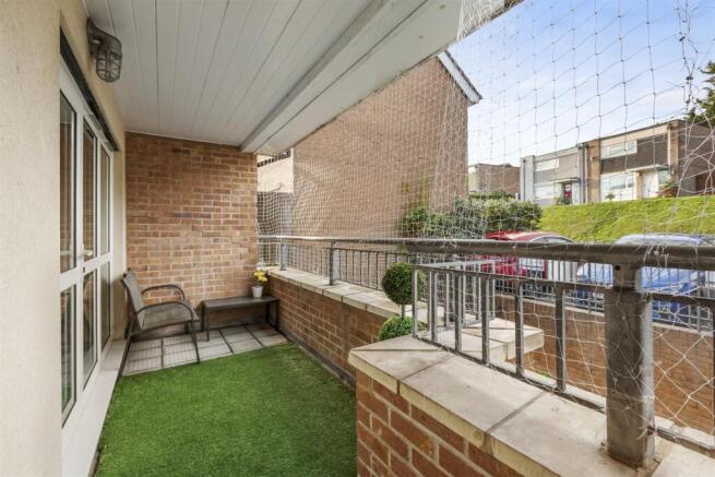 118 St Hughs Ave, HP13 7TZ-10.jpg