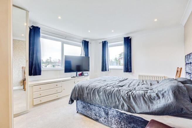 4 bed Detached for sale Image 8
