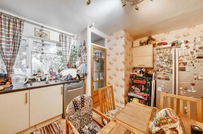 1404351-7-6981d91...