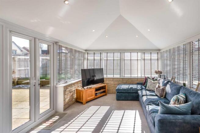 4 bed House for sale Image 6