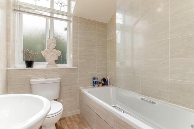 4 bed House for sale Image 10
