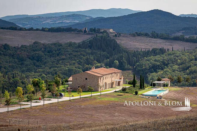 Prestigious-Luxury-Farm-for-sale-near-Volterra-20-1200 copia