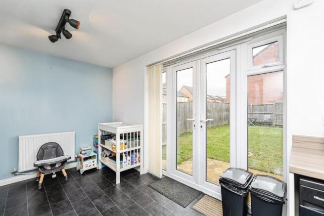3 bed Semi-Detached for sale Image 12