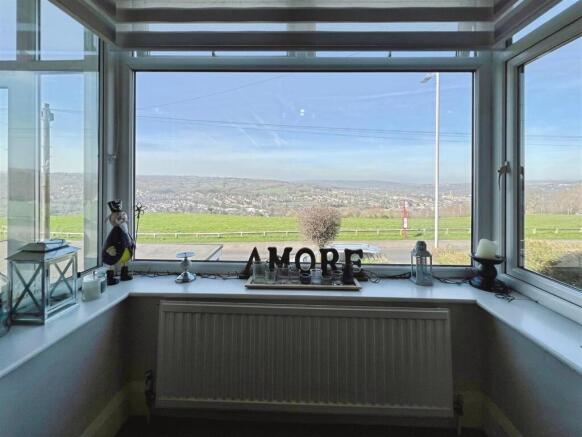 4 bed Detached Bungalow for sale Image 5