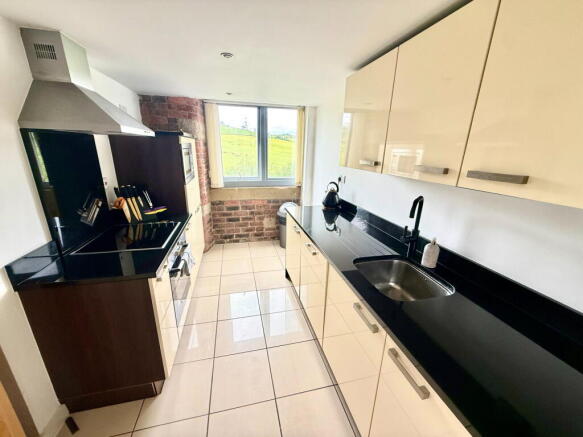 2 bed Apartment for sale Image 11