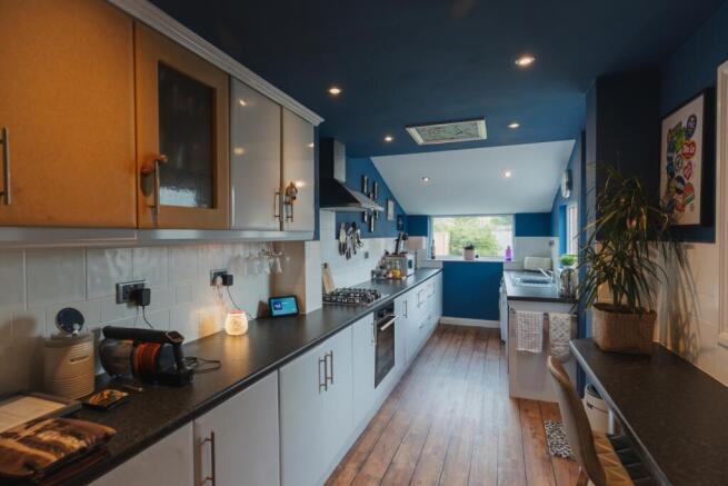 3 bed Terraced for sale Image 11