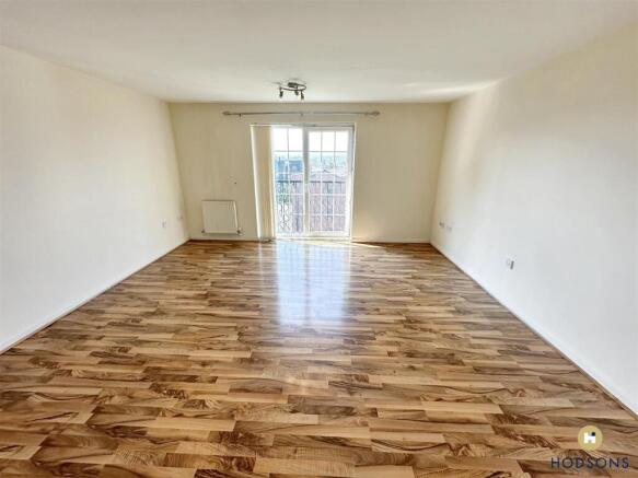 2 bed Apartment to rent Image 4