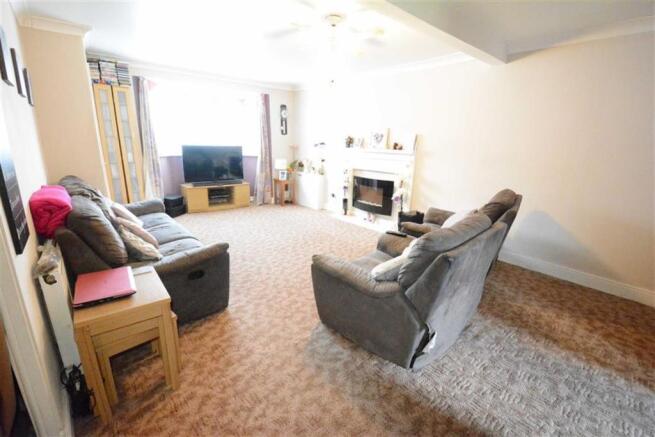 Attractive Lounge: