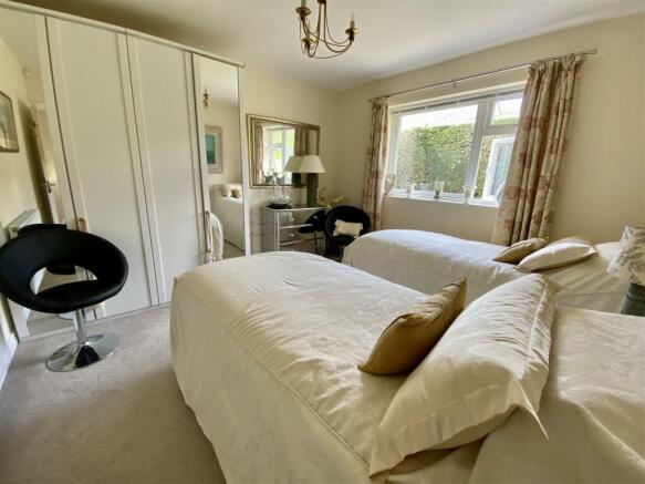 bedroom2.jpeg