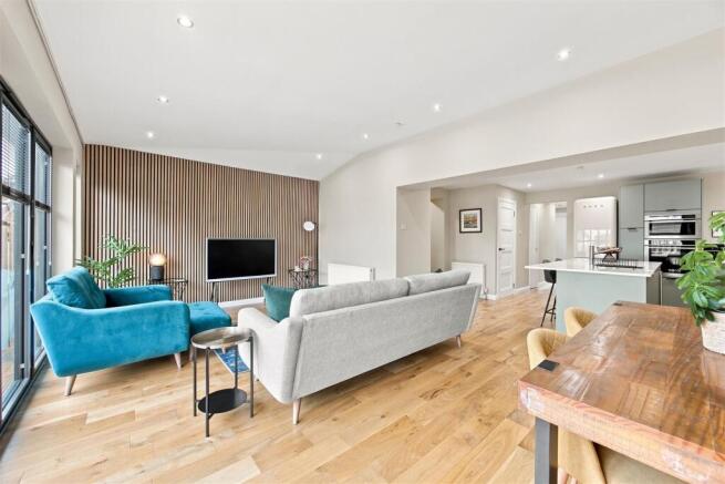 15-3_CORRIE_PLACE_LENZIE_015.jpg