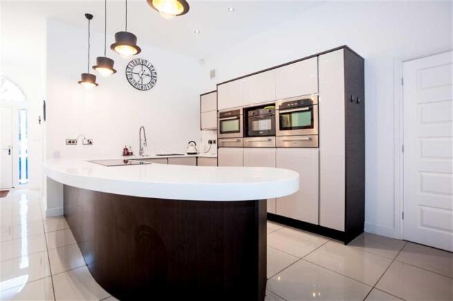 LIVING/DINING ROOM/K