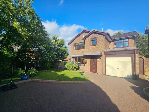 4 bed Detached for sale Image 6