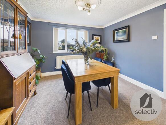 5 bed Detached for sale Image 6