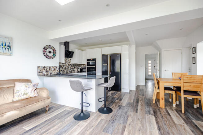 3 bed Semi-Detached for sale Image 8