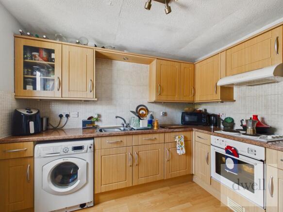 2 bed Flat for sale Image 2