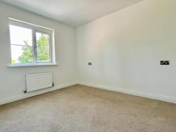 4 bed Semi-Detached to rent Image 10