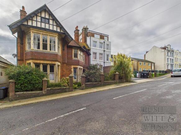 1-bed flat on West Hill Road, St. Leonards-On-Sea, £100,000