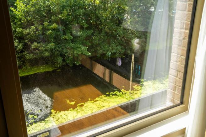 2 bed Flat to rent Image 12