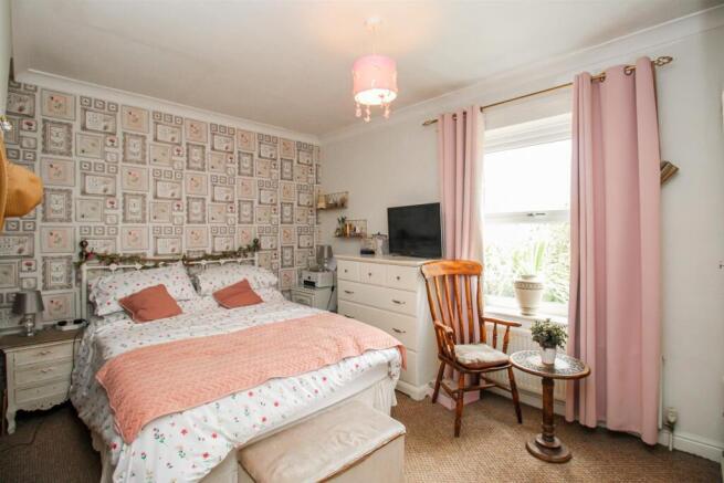 3 bed Terraced for sale Image 8
