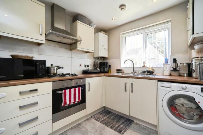 3 bed Semi-Detached for sale Image 6
