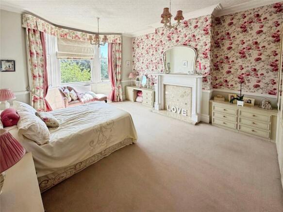 4 bed Detached for sale Image 7