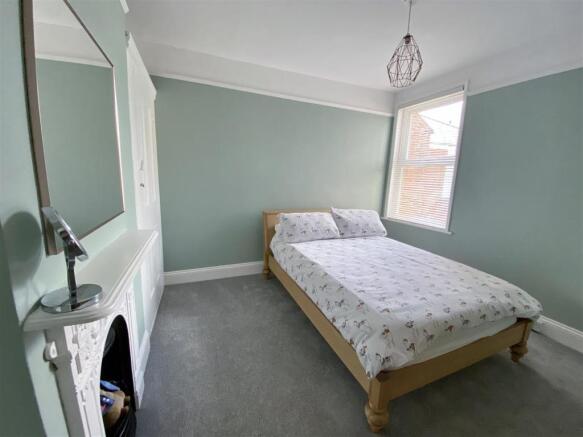 67 Newport Road bed 3.jpg