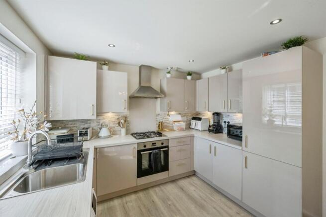 3 bed Semi-Detached for sale Image 4