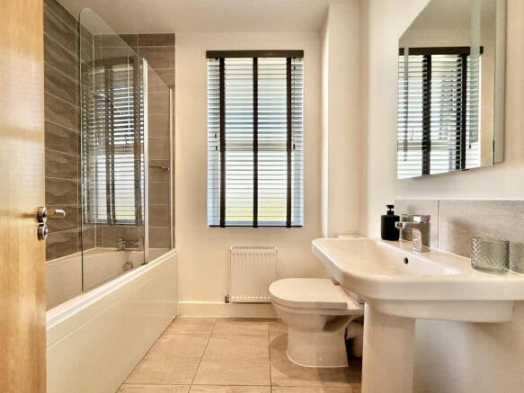 4 bed Semi-Detached for sale Image 11
