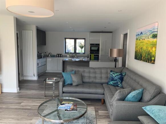 8 bed Apartment for sale Image 6