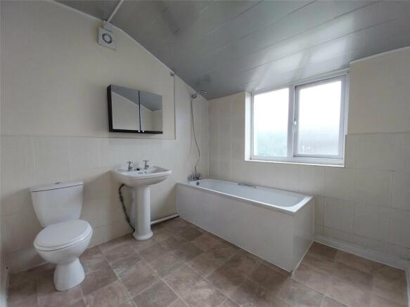 3 bed Terraced to rent Image 6