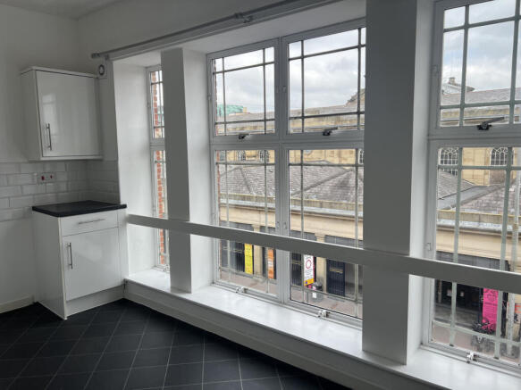 1 bed Apartment to rent Image 10