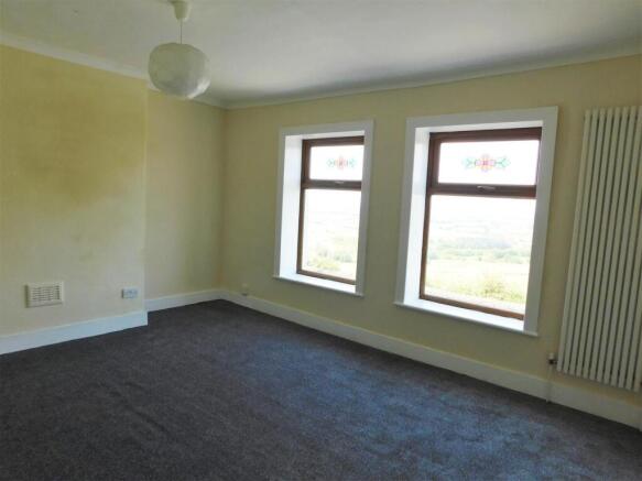 2 bed Semi-Detached to rent Image 8