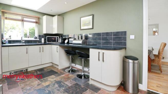 4 bed Detached for sale Image 5