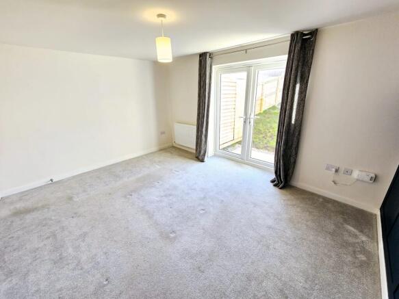4 bed Semi-Detached for sale Image 4