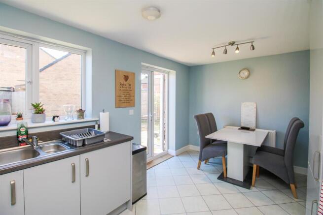3 bed Semi-Detached for sale Image 4