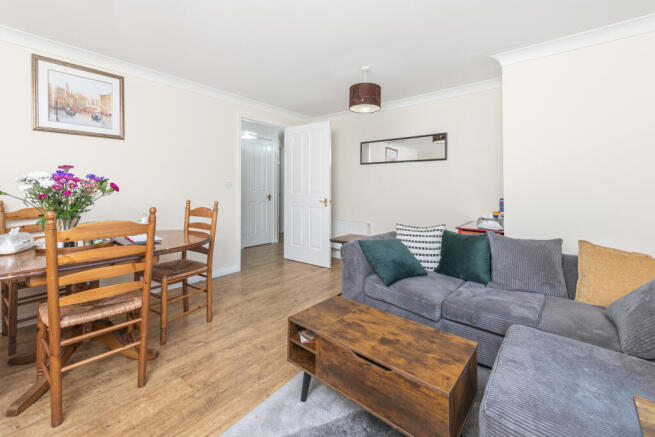 2 bed Flat for sale Image 5
