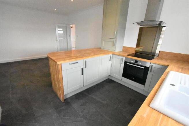 KITCHEN/DINING ROOM