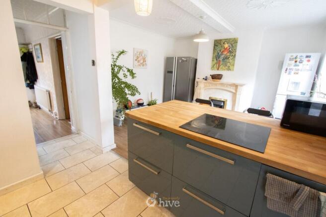 4 bed Semi-Detached for sale Image 5
