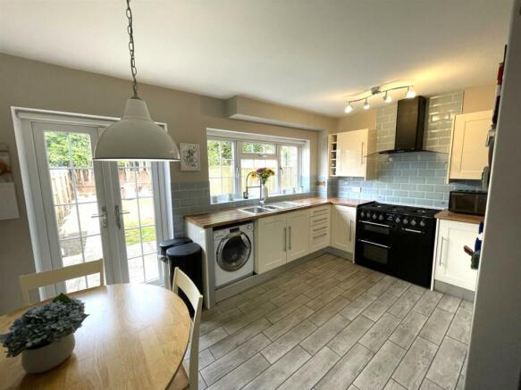kitchen 2.jpg