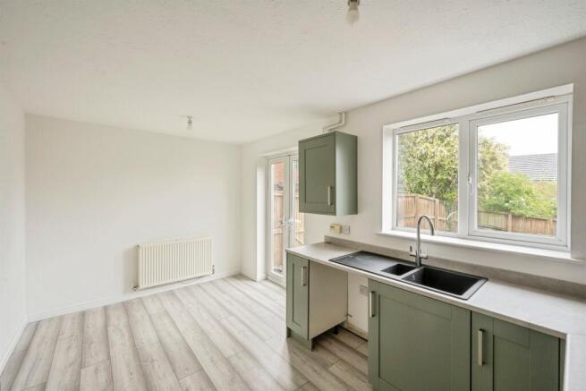3 bed Semi-Detached for sale Image 6