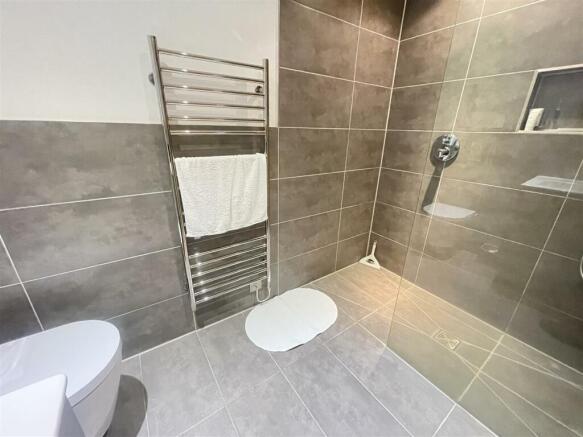 ensuite.JPG