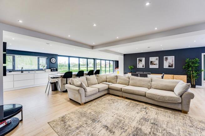 6 Norway Close, Corby (24 of 42).jpg