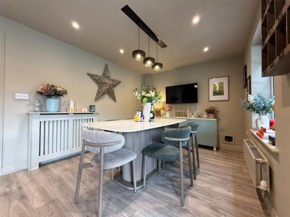 4 bed Detached for sale Image 10
