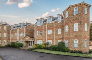 3, 50 Yew Place, Oatlands Chase, Weybridge KT13 9ZD