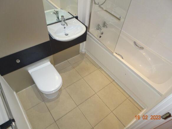 2 bed Apartment to rent Image 6