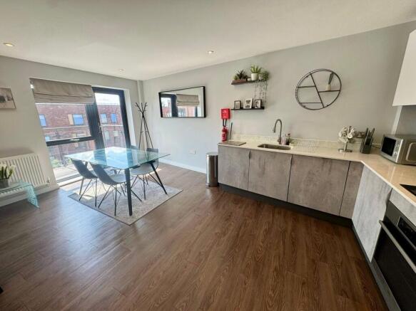 2 bed Flat to rent Image 6
