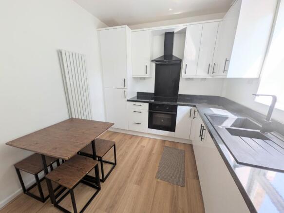 3 bed Not Specified to rent Image 3