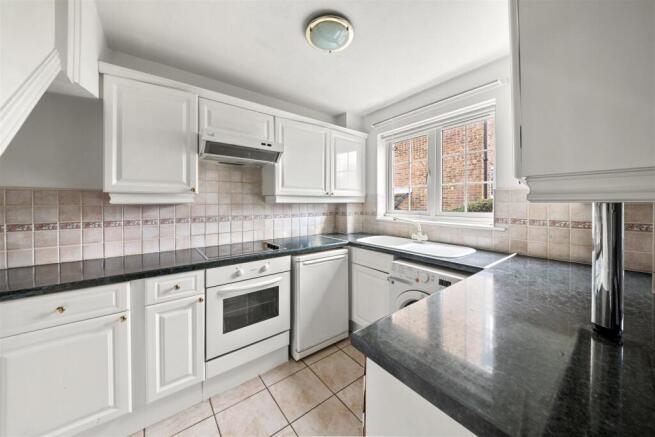 Hathaway Close, Ruislip photo 4