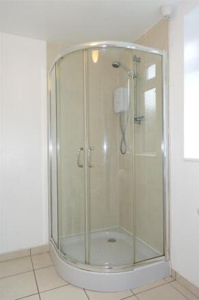 4 bed House to rent Image 7