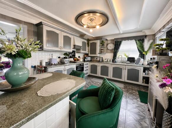 3 bed Semi-Detached for sale Image 11